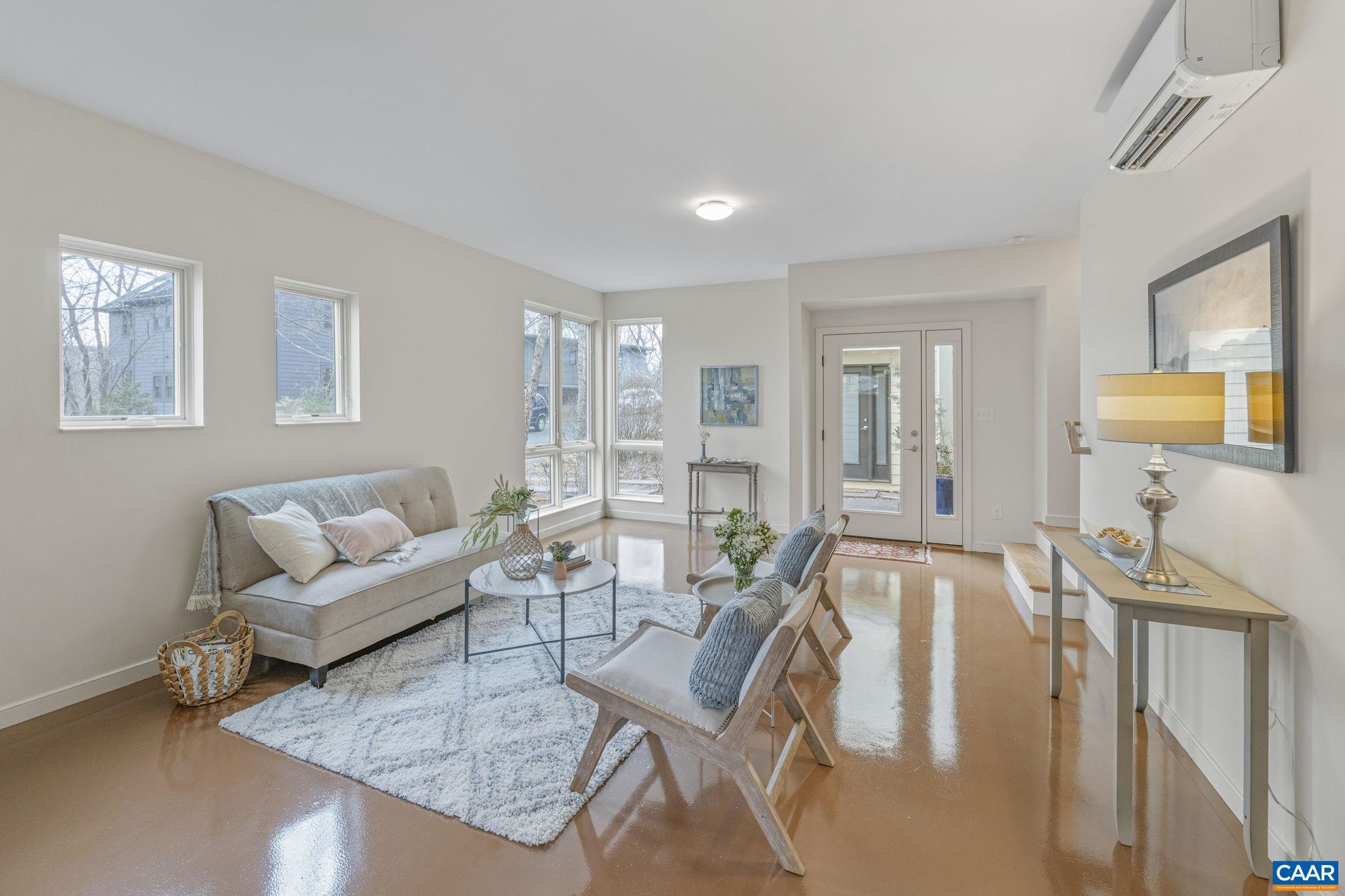 111 Riverbluff Cir