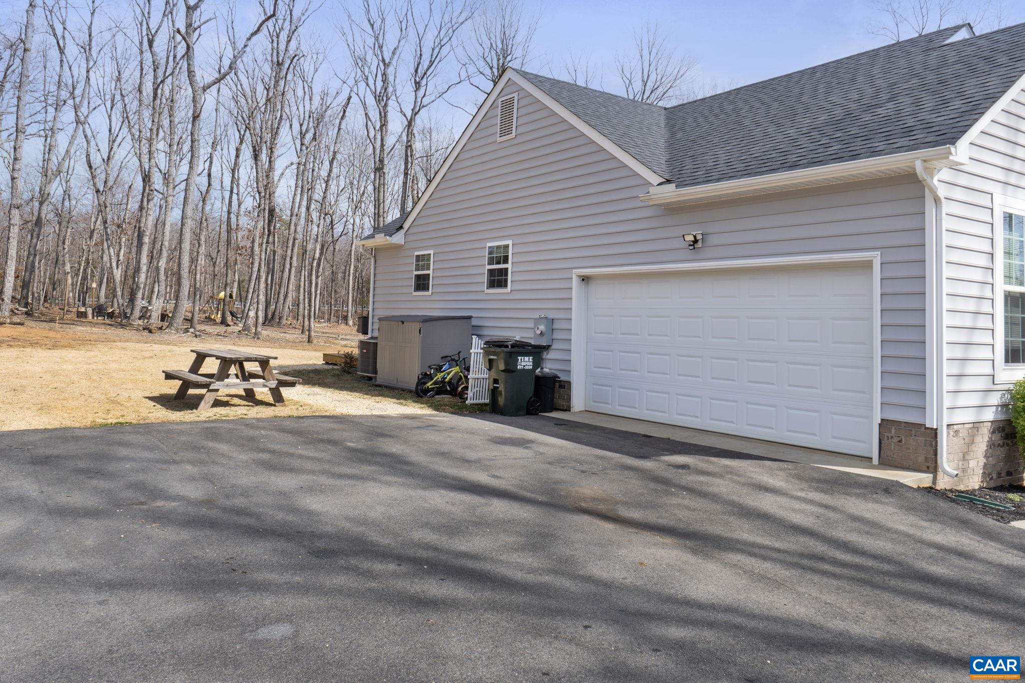 1075 Pine Crest Dr