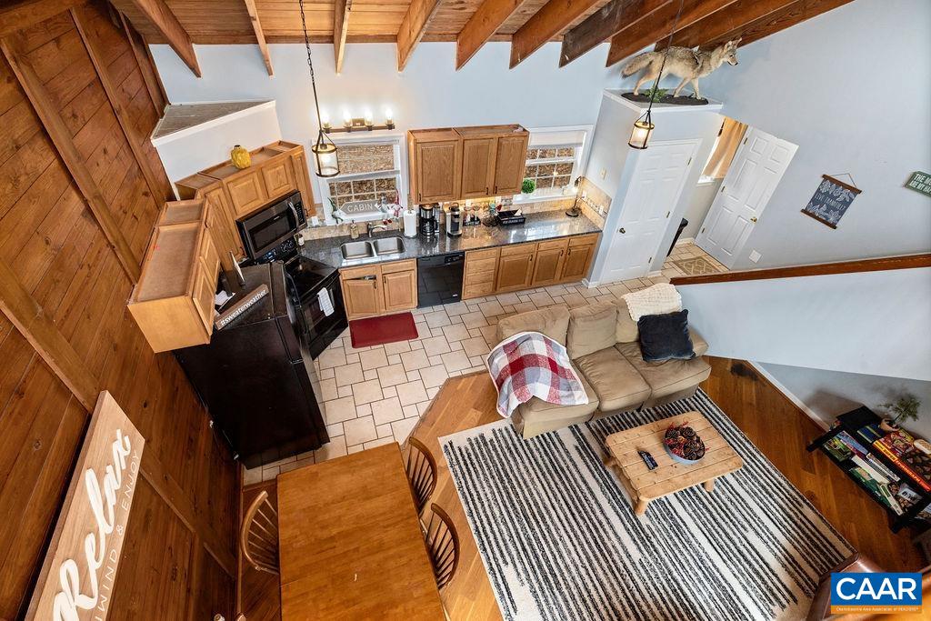 16 Chestnut Ln