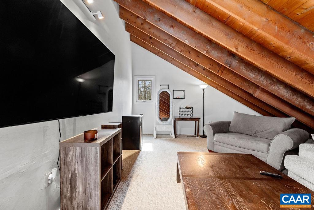 16 Chestnut Ln