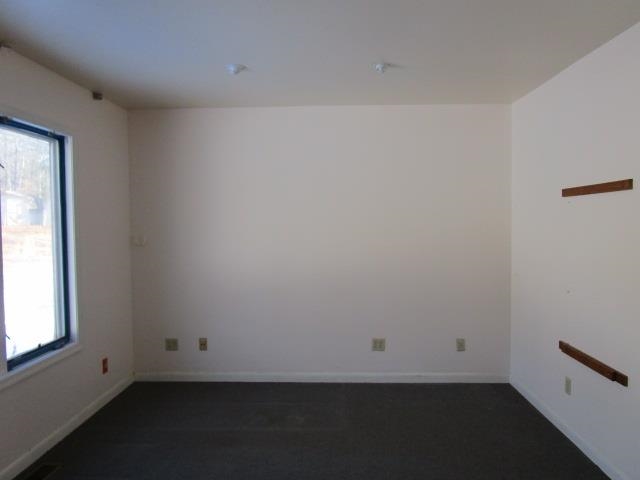 385 Lakeland Ln