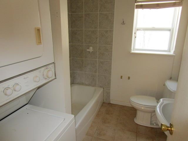 385 Lakeland Ln