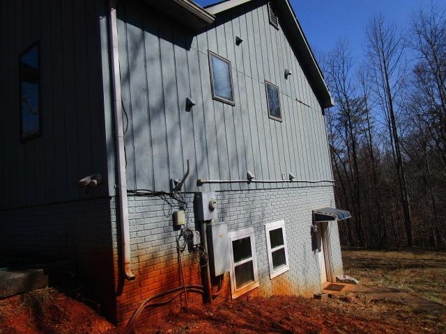 385 Lakeland Ln