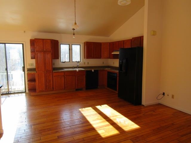 385 Lakeland Ln