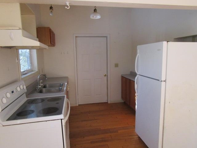 385 Lakeland Ln