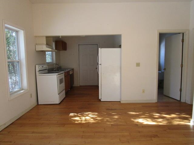 385 Lakeland Ln