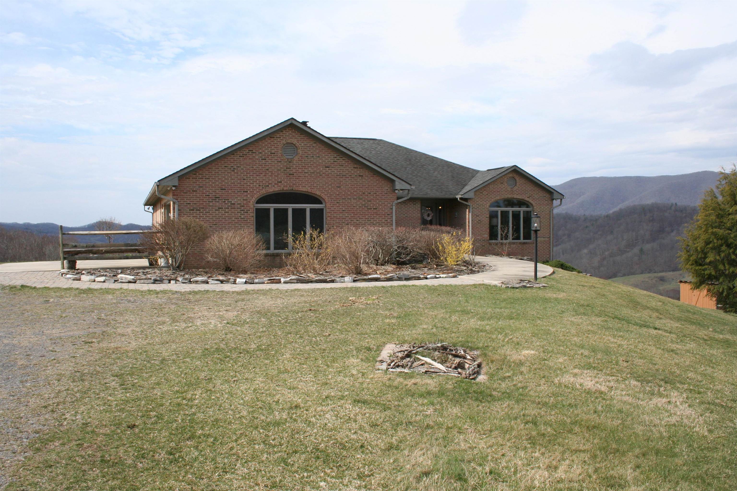 309 Shady Ln