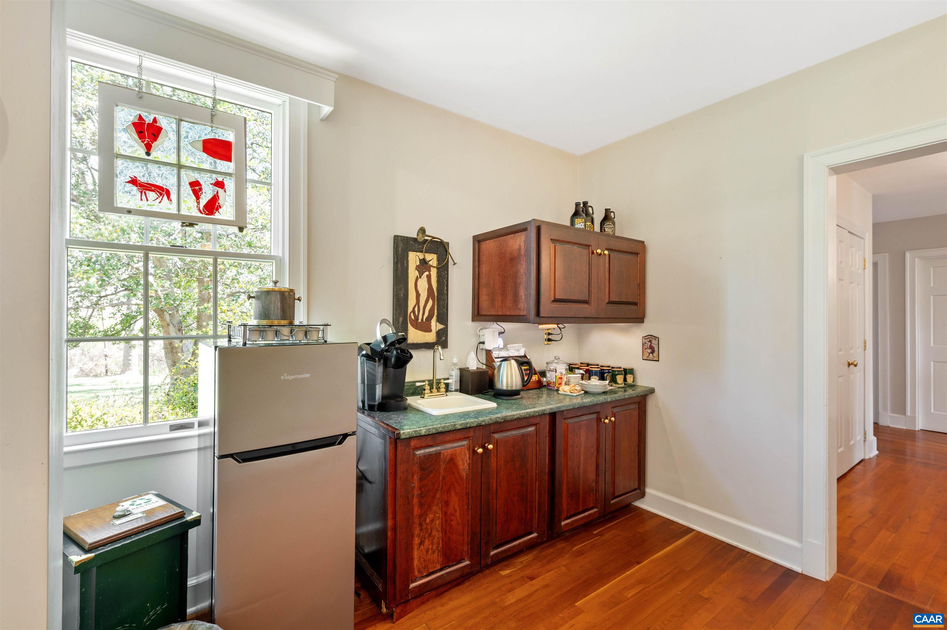 2280 Garth Rd