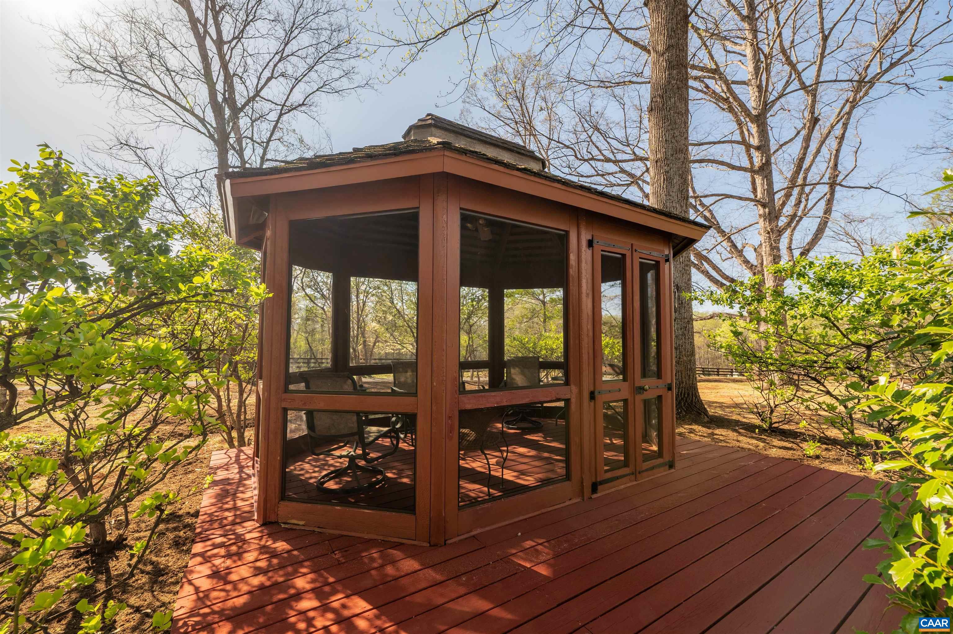 2280 Garth Rd