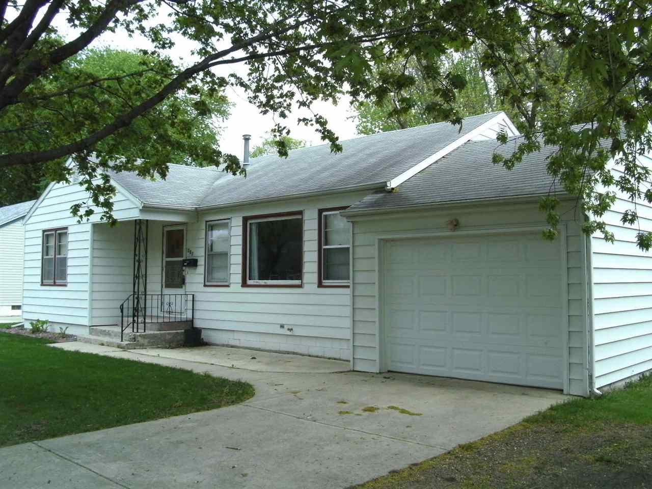 808 N 13th St, Estherville, IA 51334 