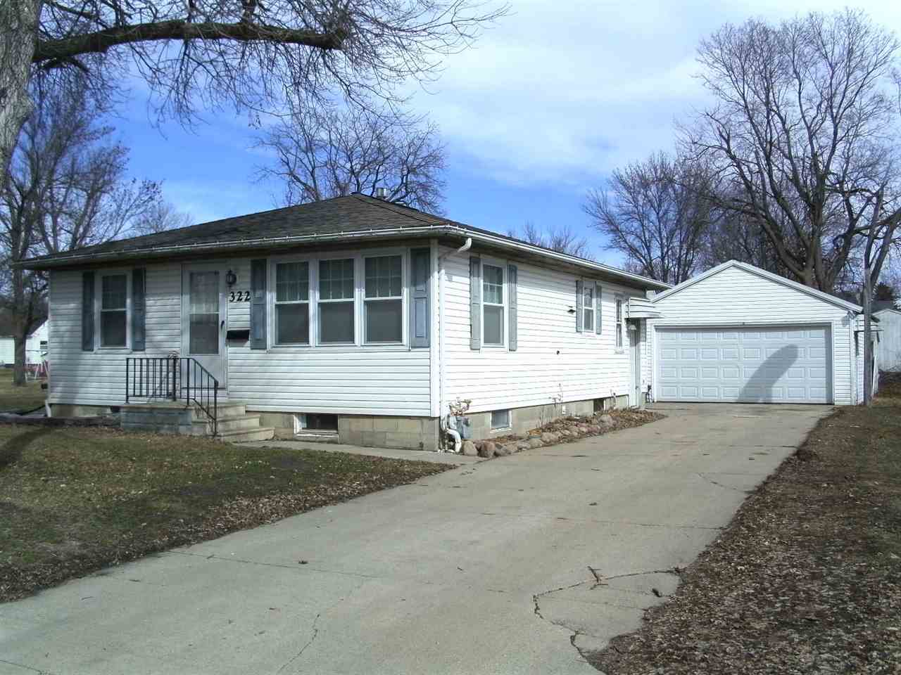 322 16th Place, Estherville, IA 51334 