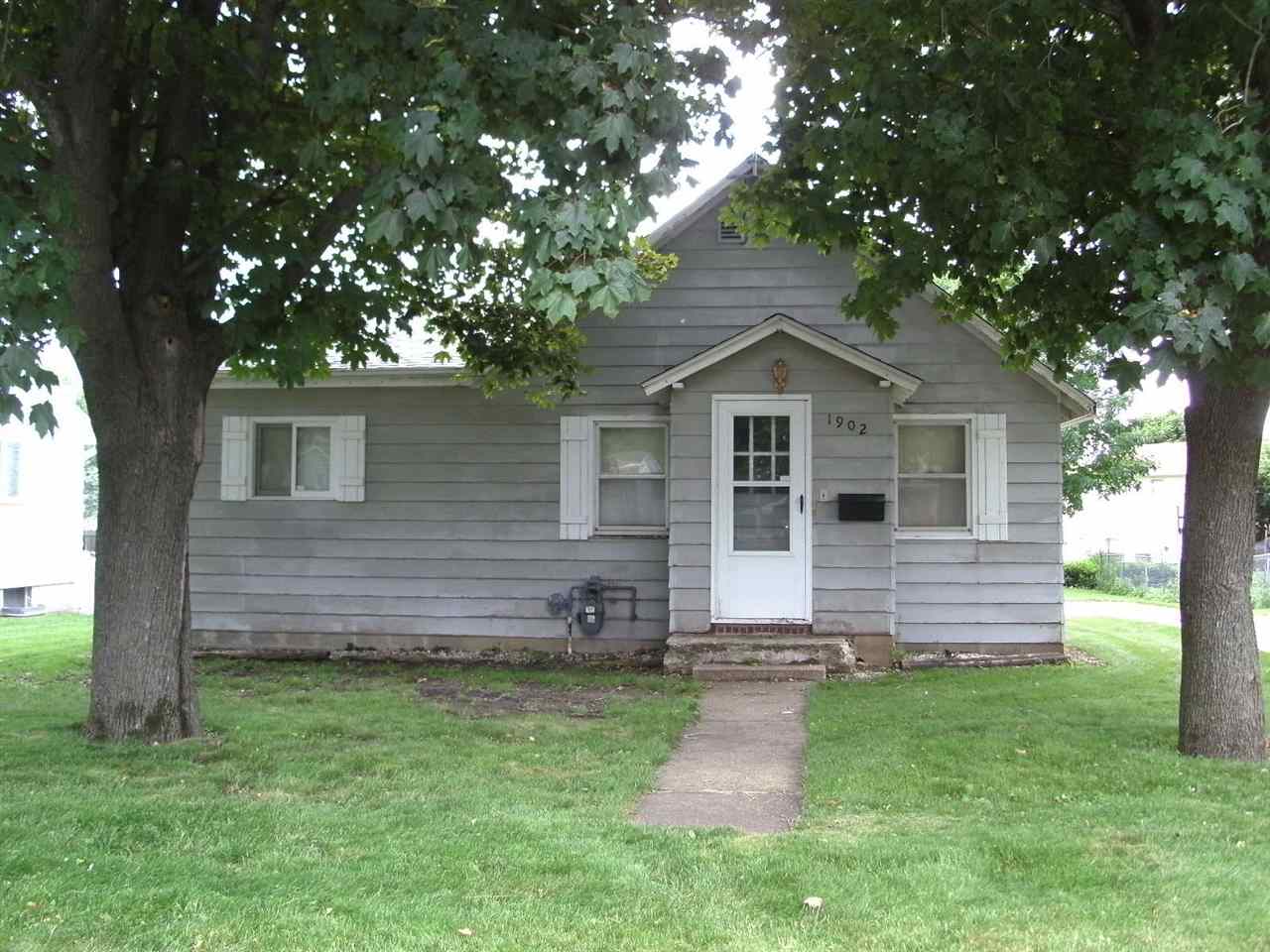 1902 N 6th St, Estherville, IA 51334 