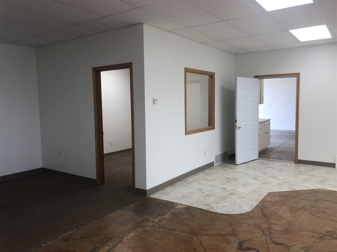 COMMERCIAL for Rent at 33rd