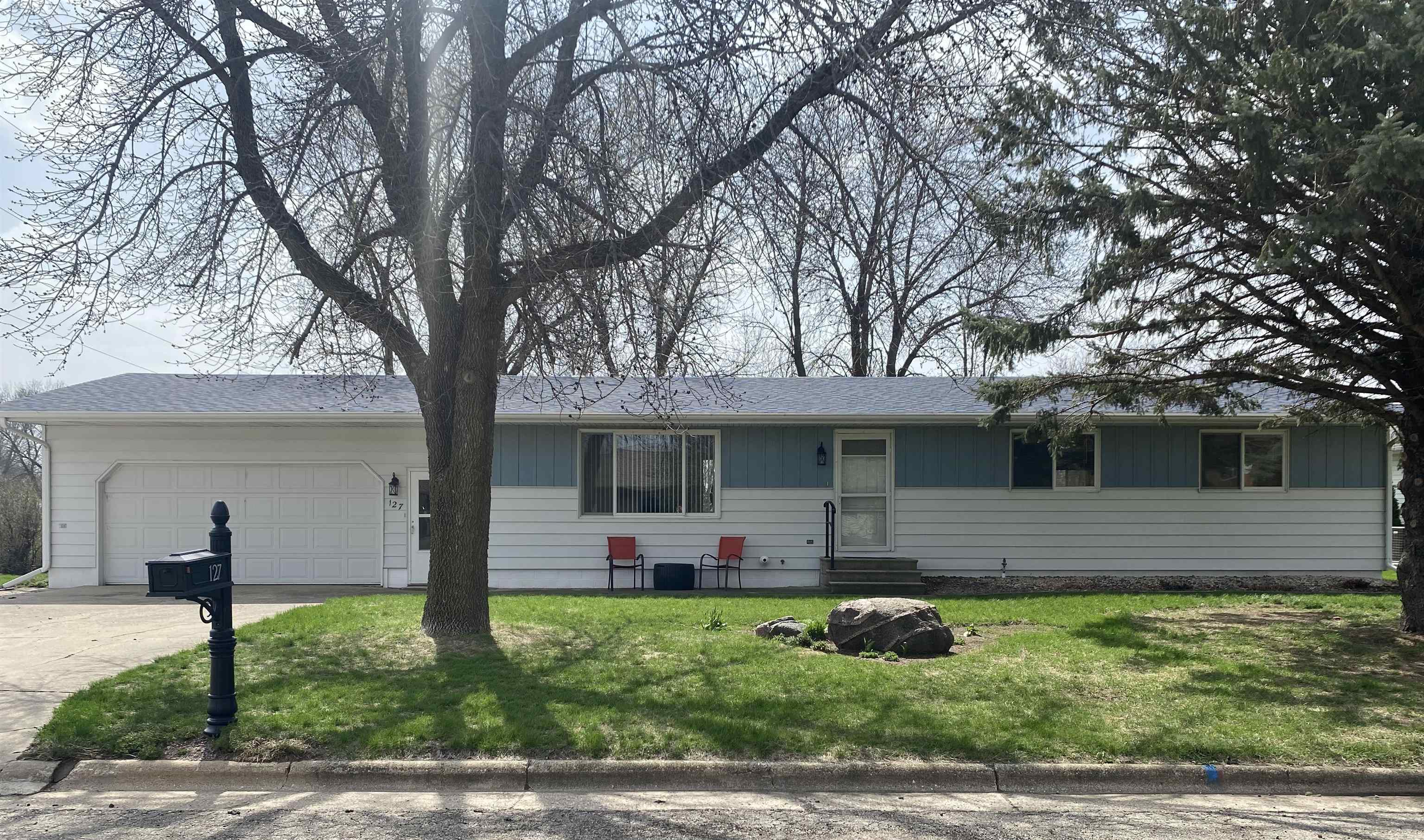 127 Golf Course Drive, Armstrong, IA 50514 