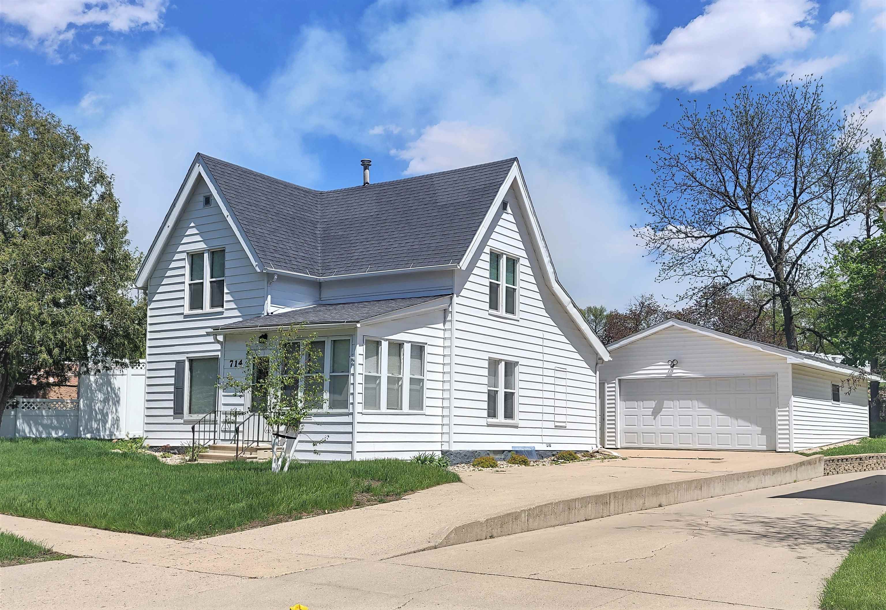 714 8th St., Estherville, IA 51334 
