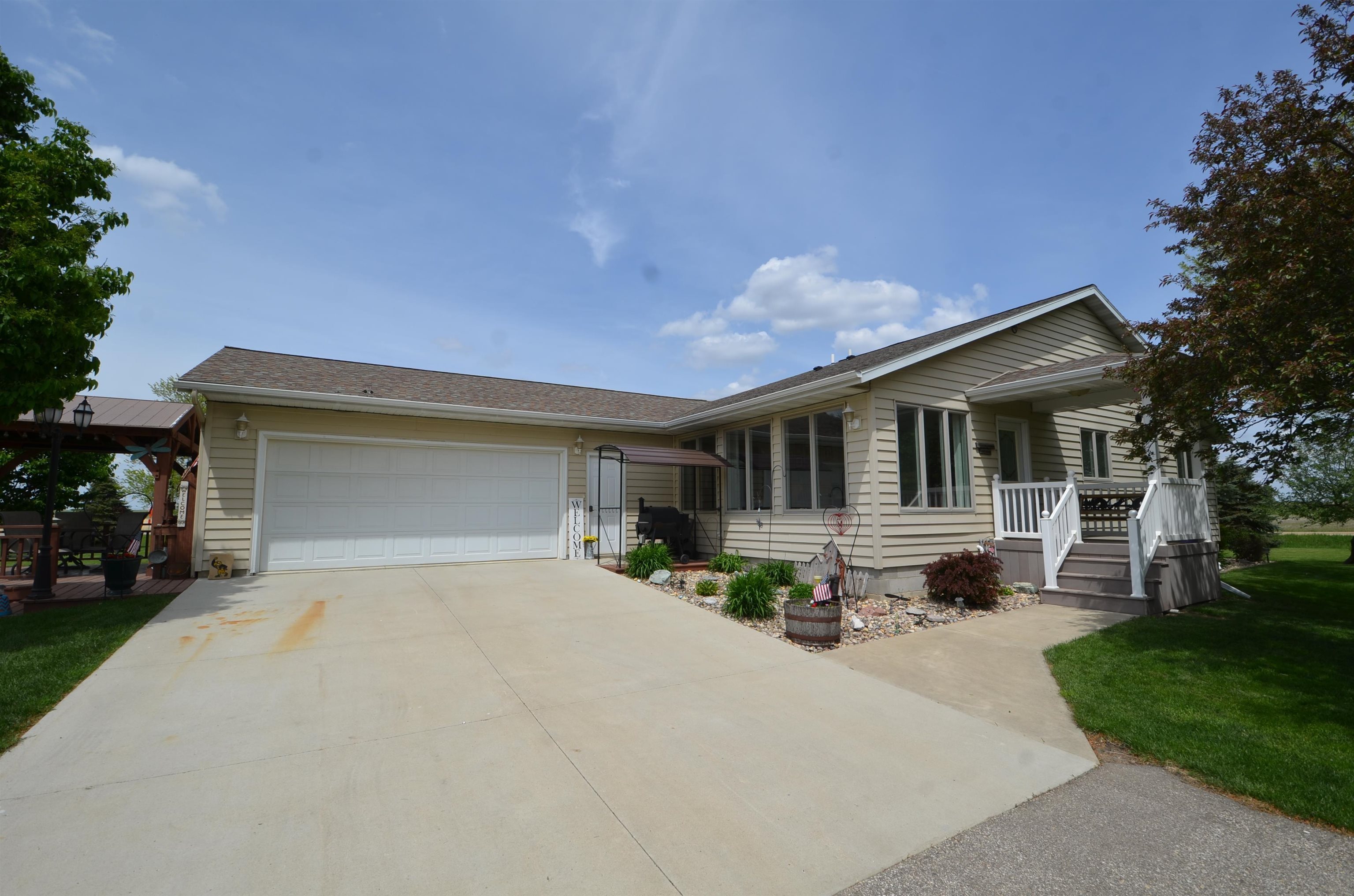 3605 300th Ave., Dickens, IA 51333 