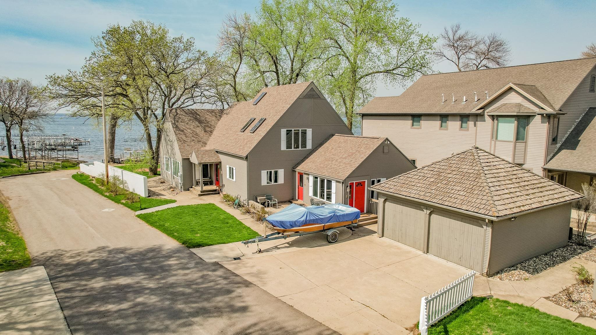 2909 Alexander Street, Okoboji, IA 51355 