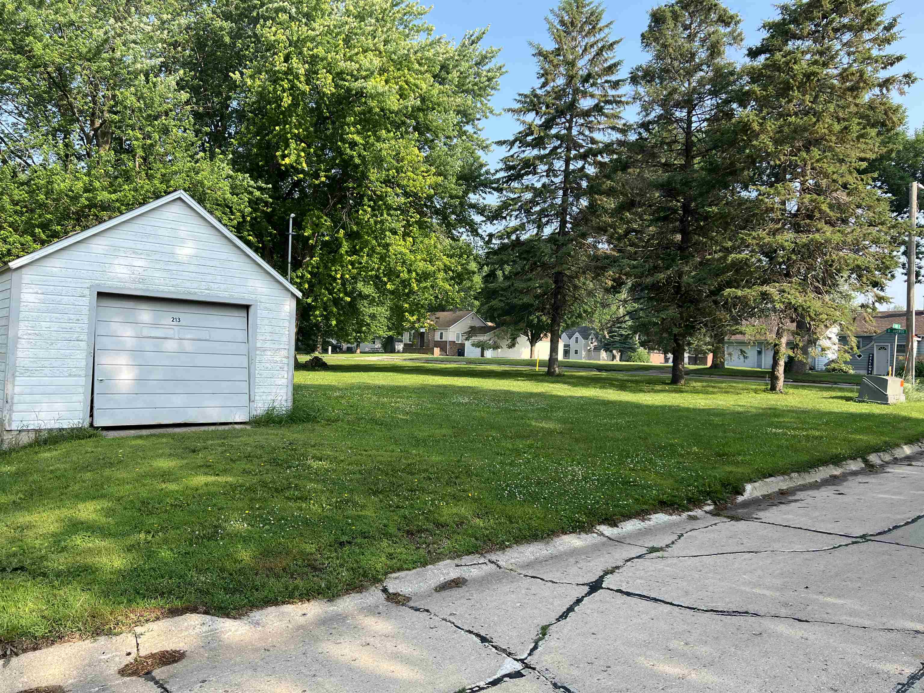 213 6th Street, Lake Park, IA 51347 