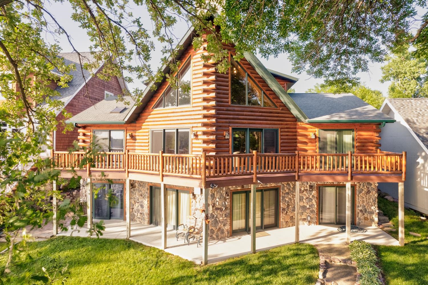 15703 250th Avenue, Spirit Lake, IA 51360 