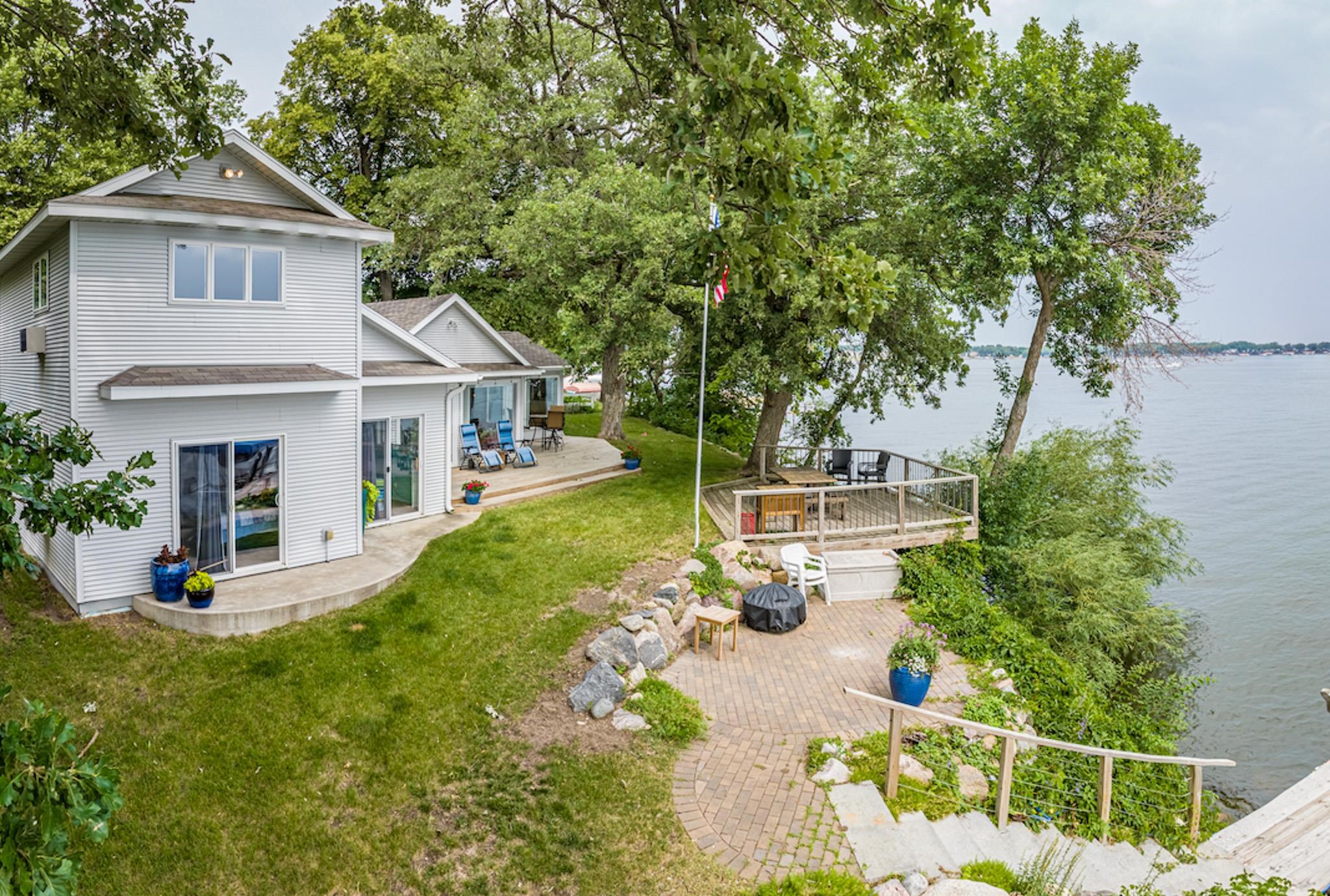 336 Lake Drive, Arnolds Park, IA 51331 