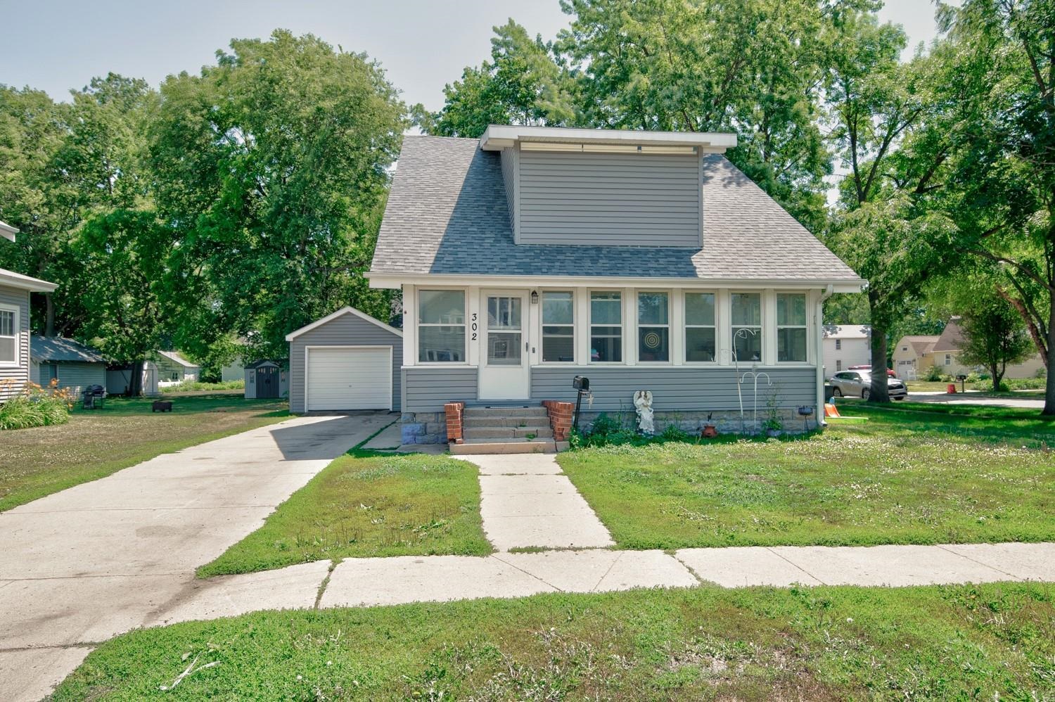 302 9th Street, Estherville, IA 51334 