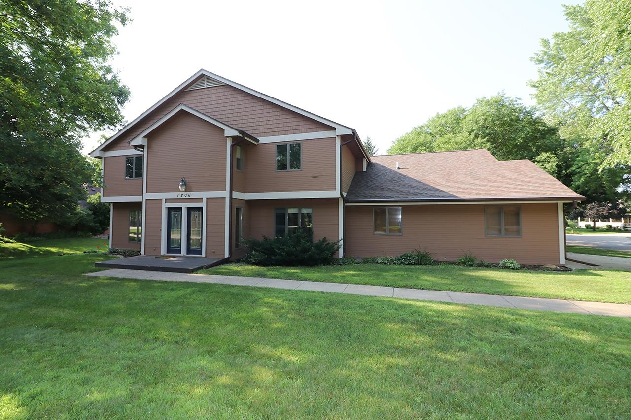 1206 9th Street, Spencer, IA 51301 