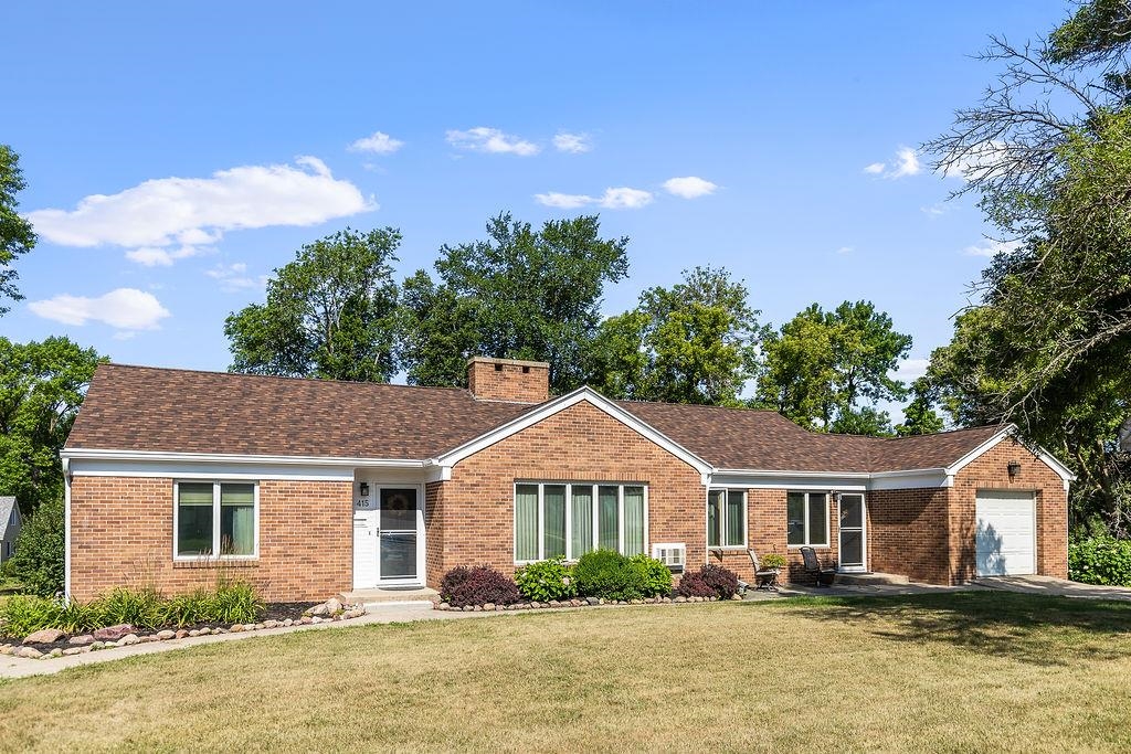 415 N 6th St, Estherville, IA 51334 