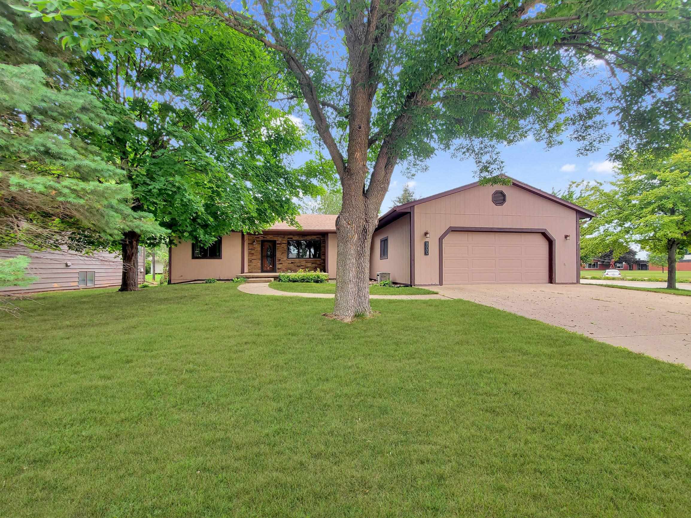 800 28th Street, Spirit Lake, IA 51360 