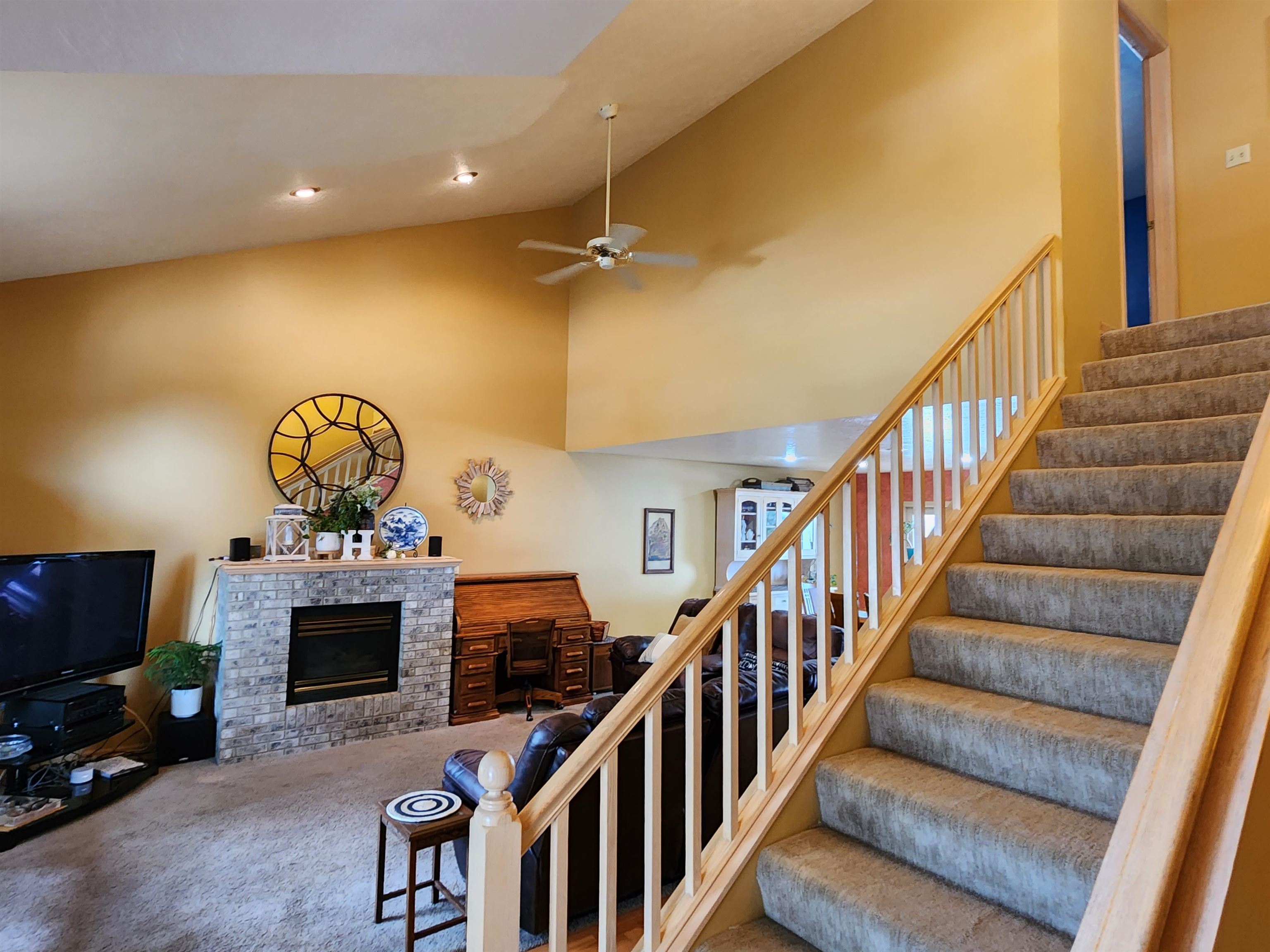 RESIDENTIAL for Sale at Center Lake