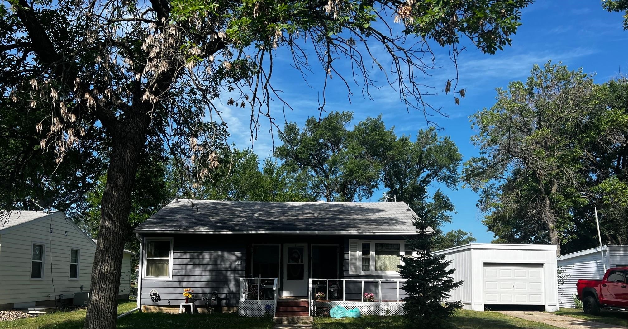 951 12TH Street, Estherville, IA 51334 