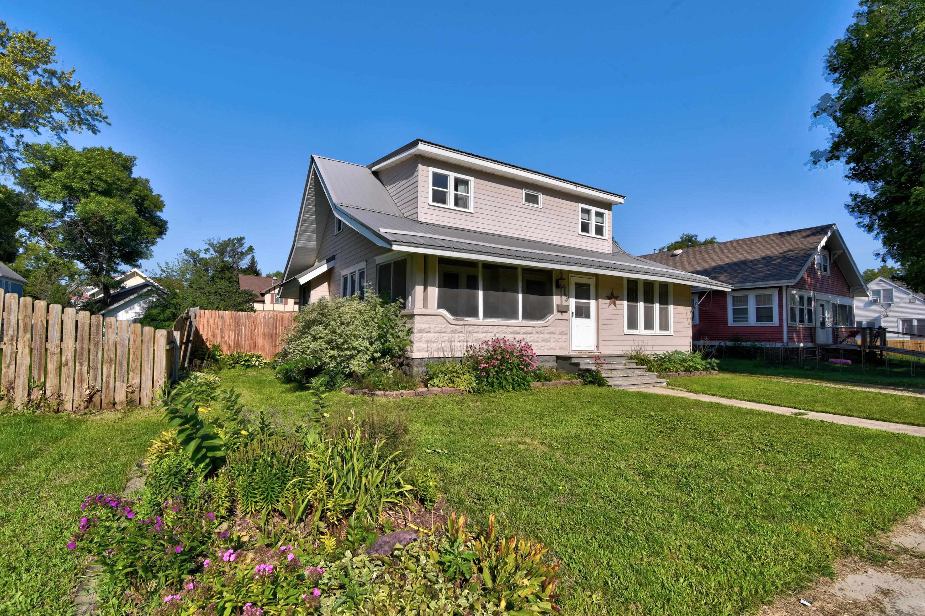 413 9th Street, Estherville, IA 51334 