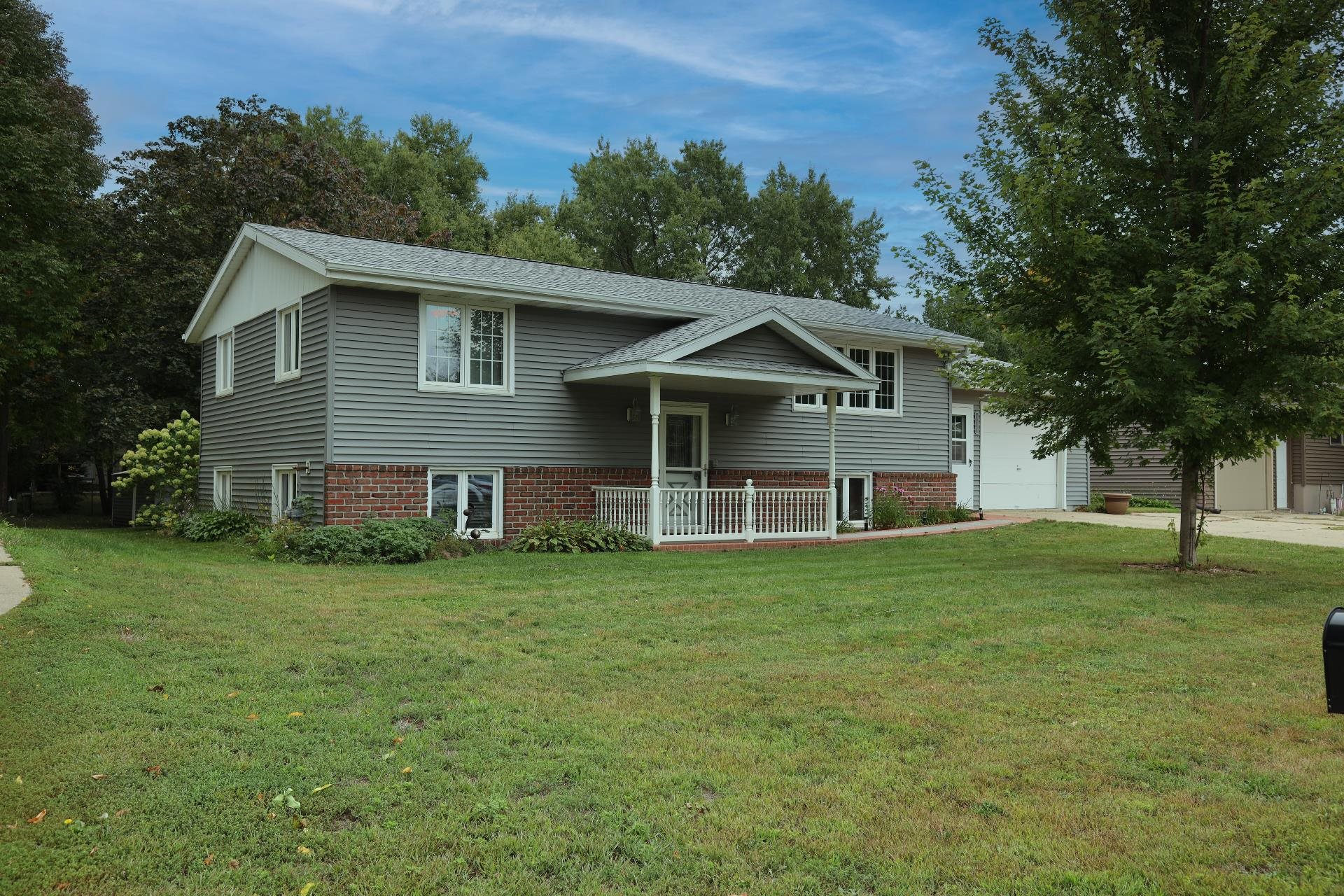 326 18th Street, Estherville, IA 51334 