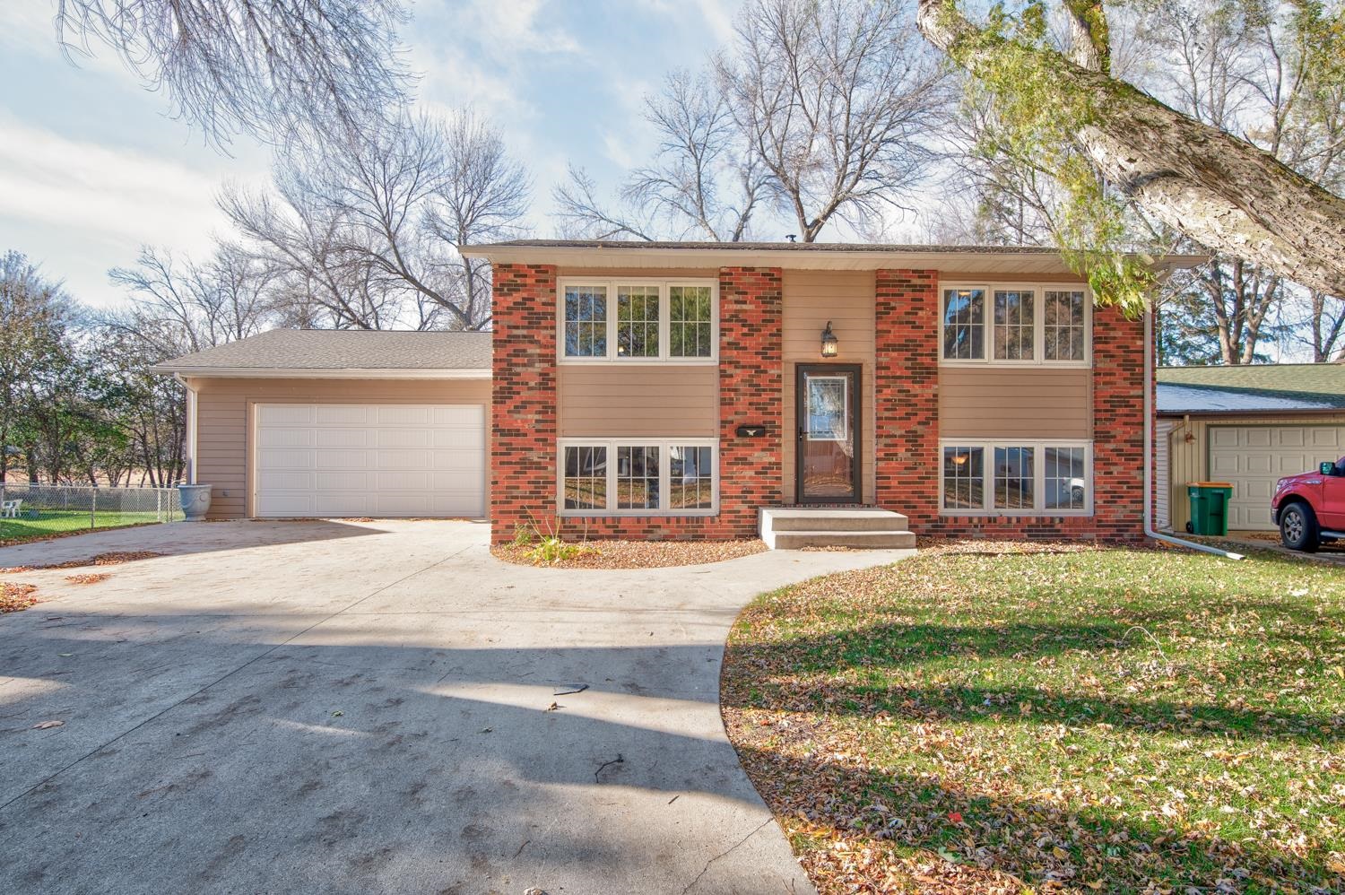 1906 Jackson Avenue, Spirit Lake, IA 51360 MLS 221058 Price