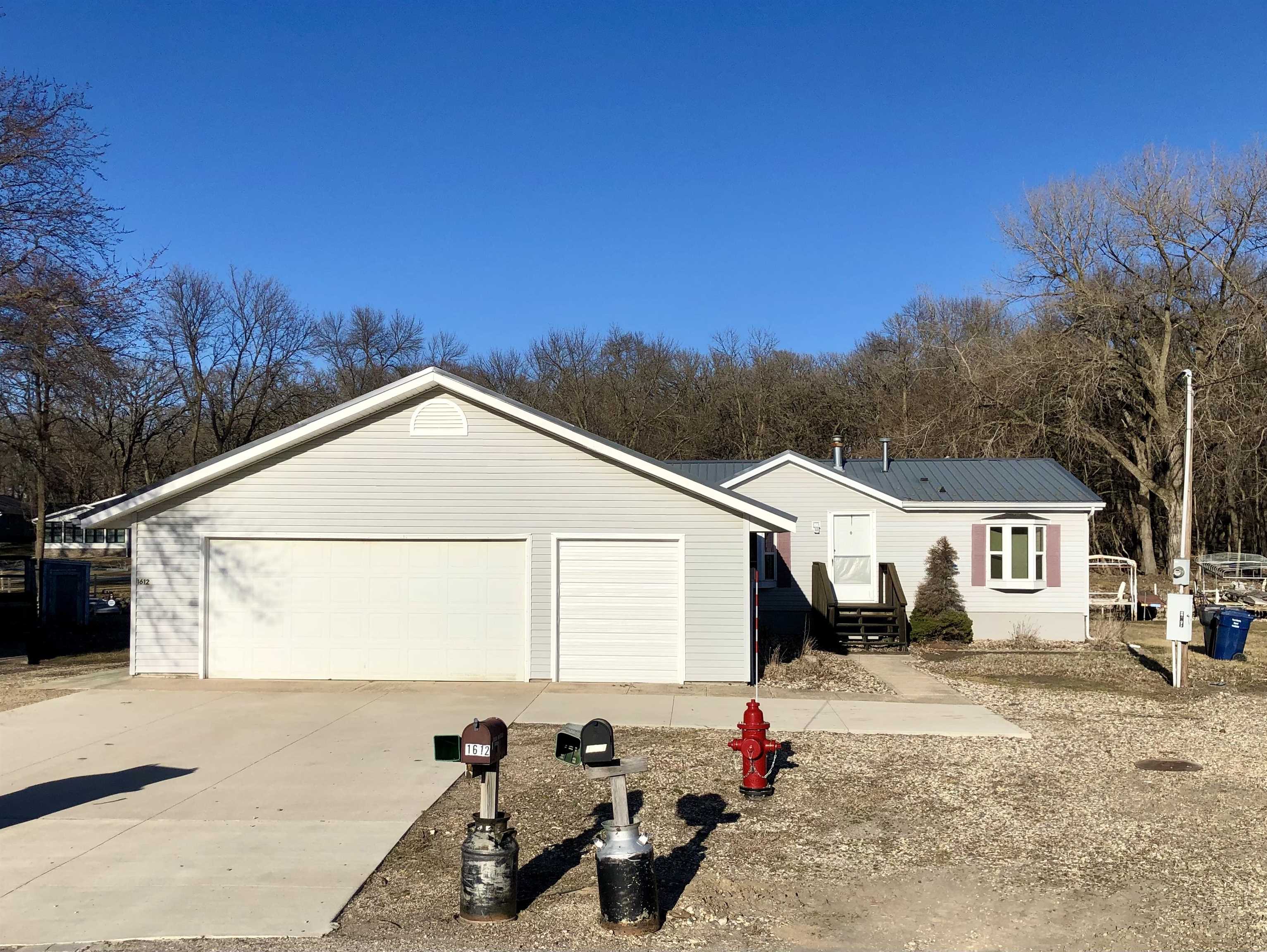 1612 Joy Loy Lane, Wahpeton, IA 51351 