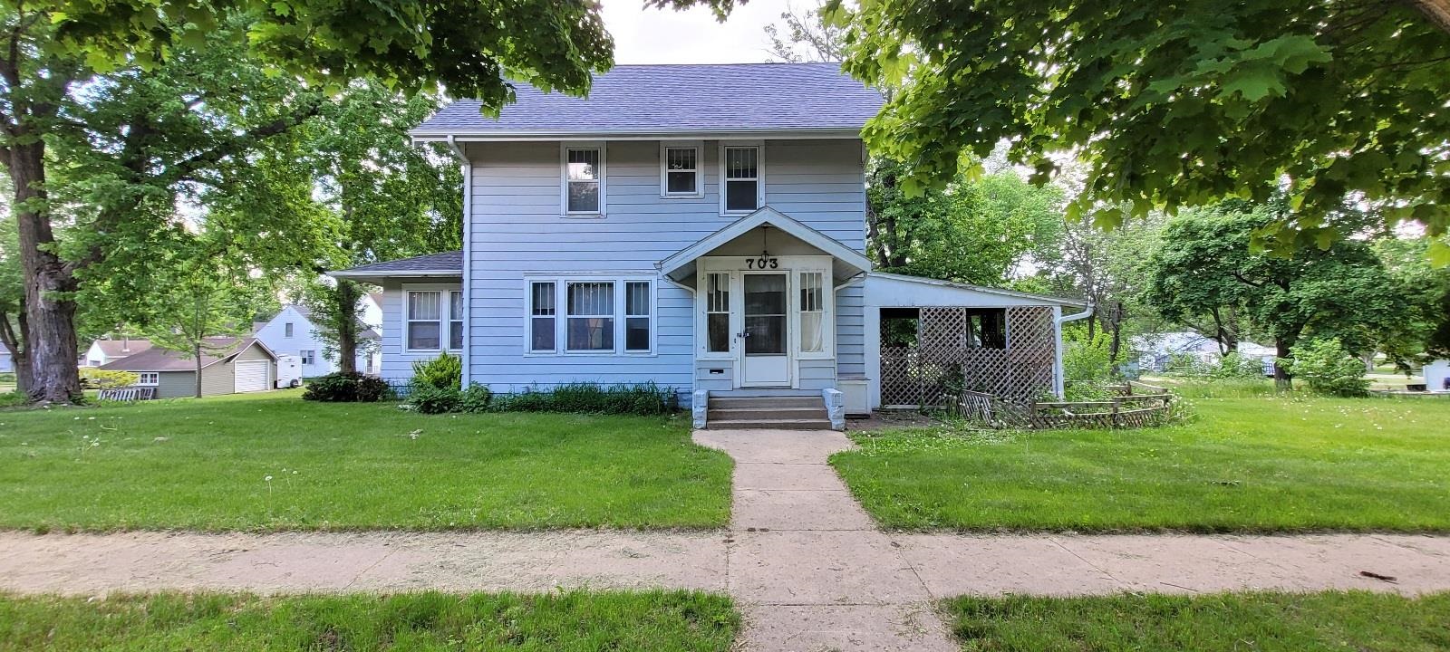 703 6th St, Estherville, IA 51334 