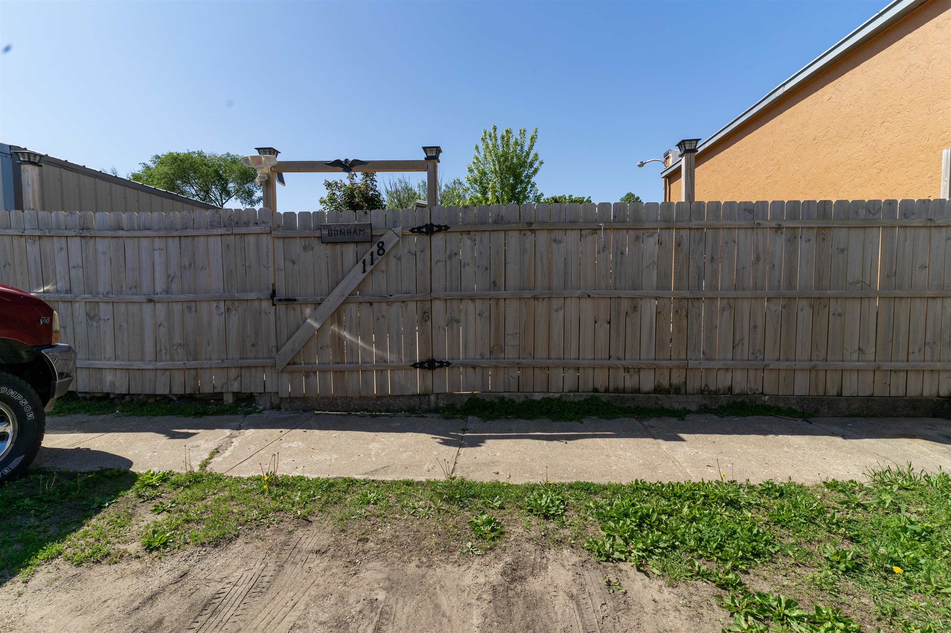 MLS #240527