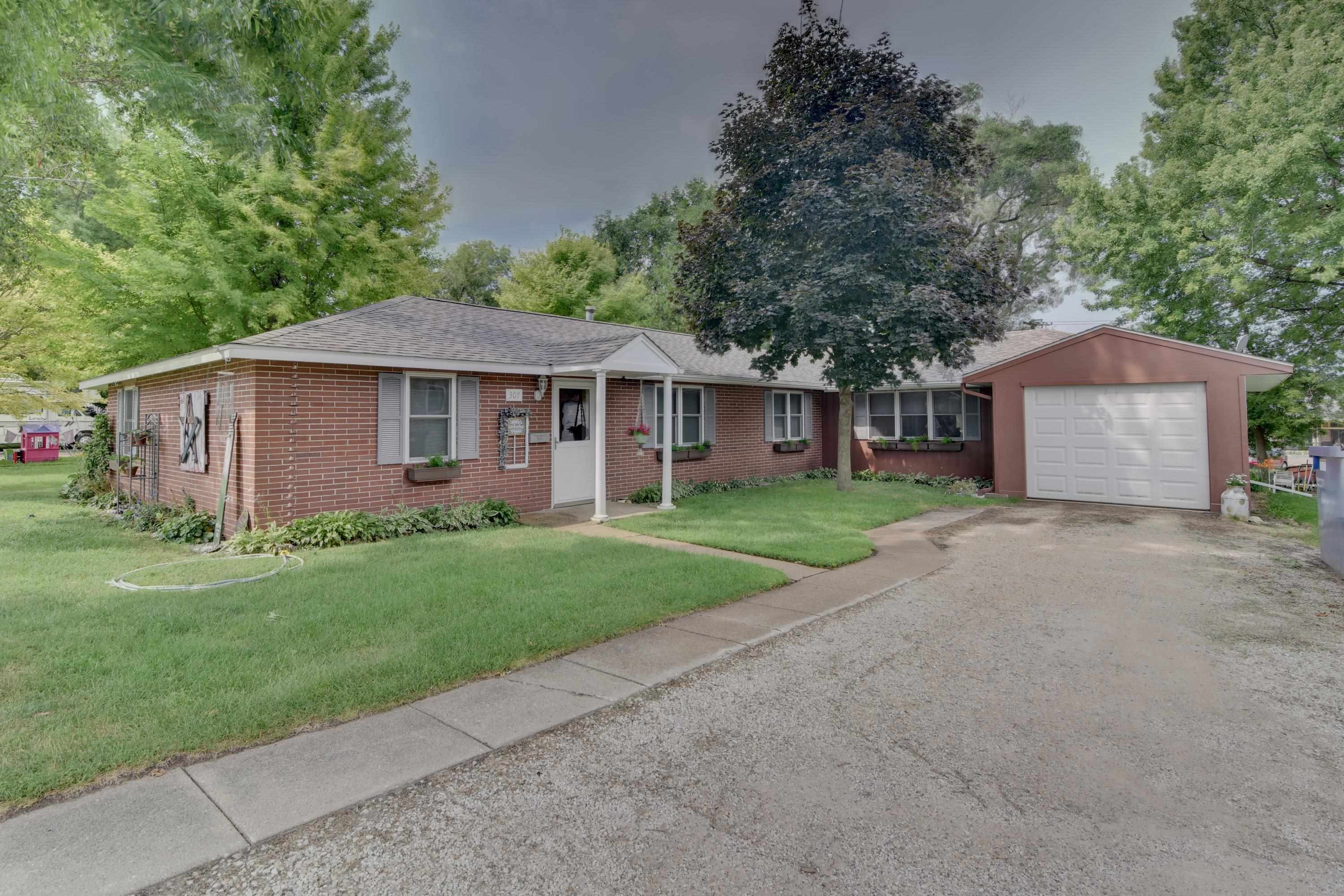 307 3rd Street, Armstrong, IA 50514 