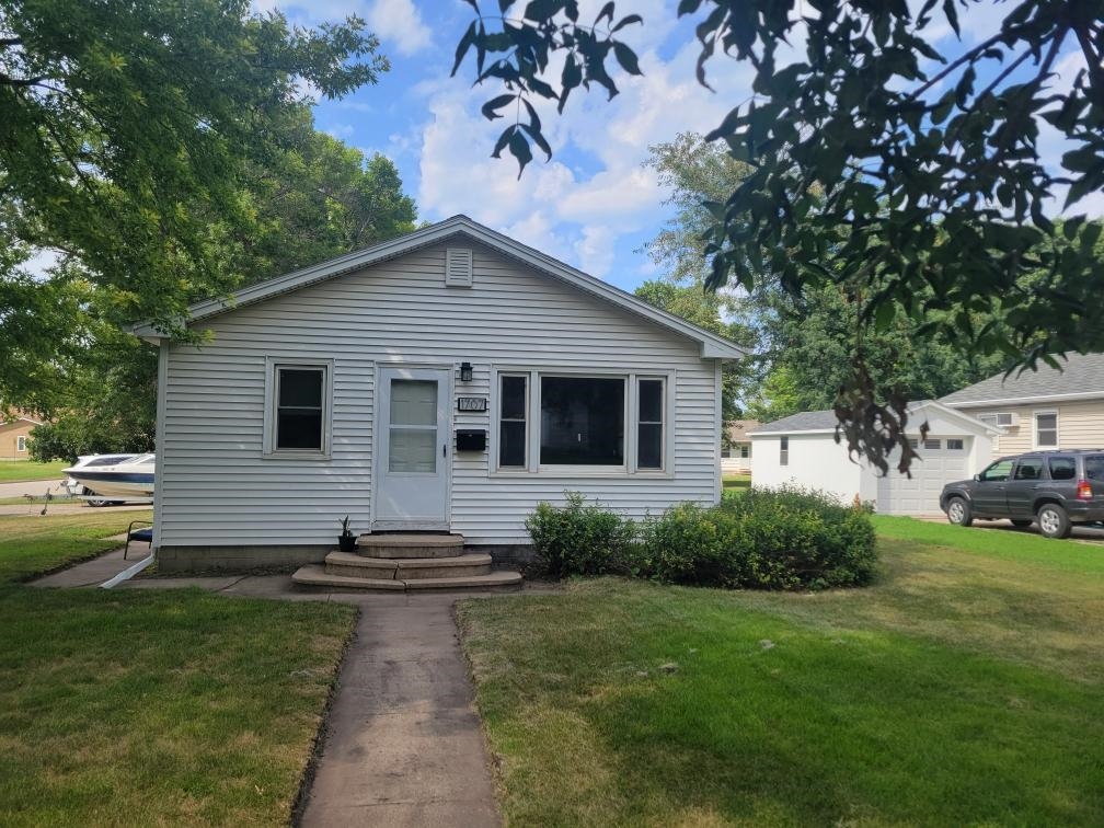 1707 11th Street, Emmetsburg, IA 50536 