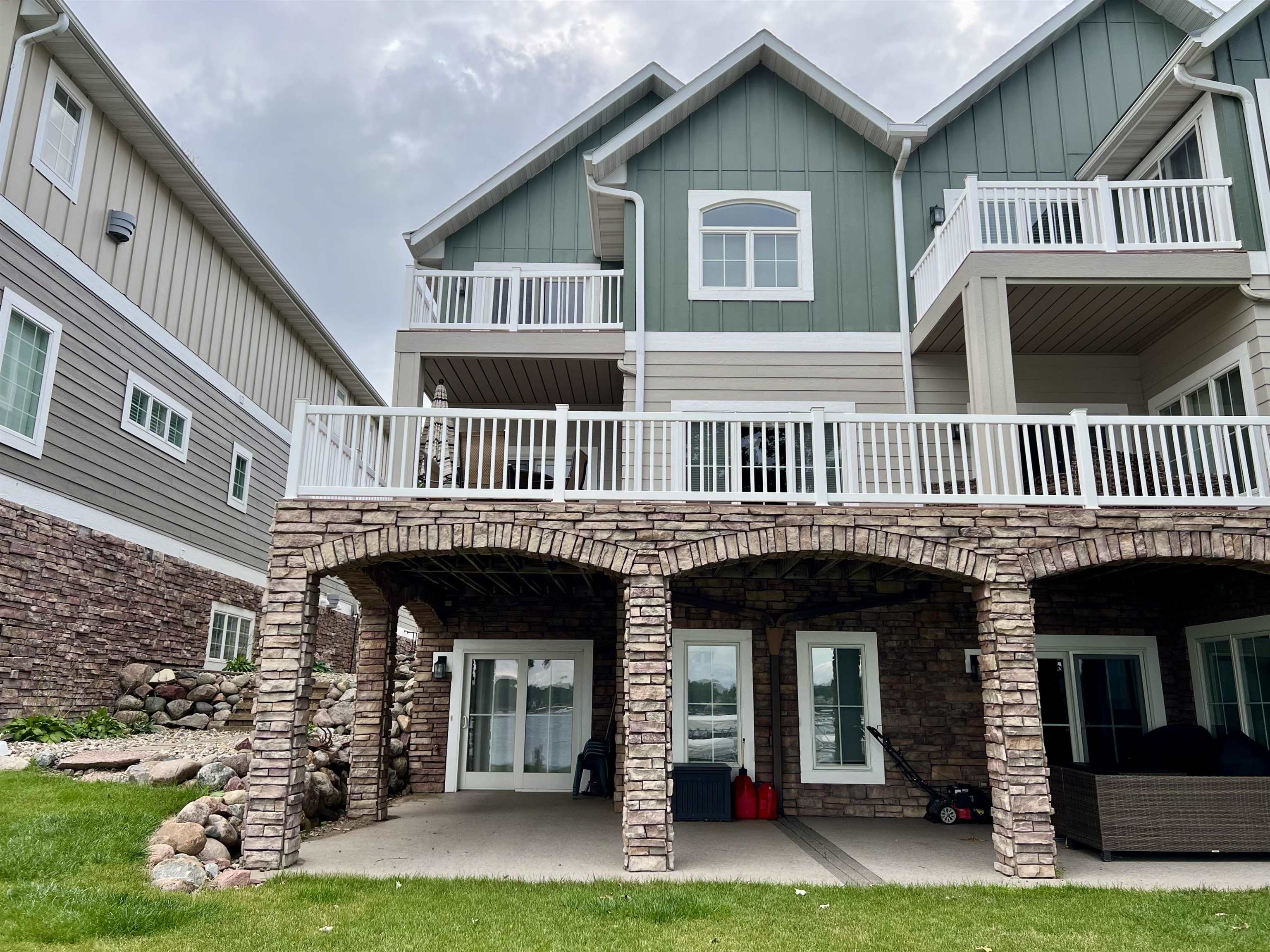 1715 Bridgeport Lane, Spirit Lake, IA 51360 