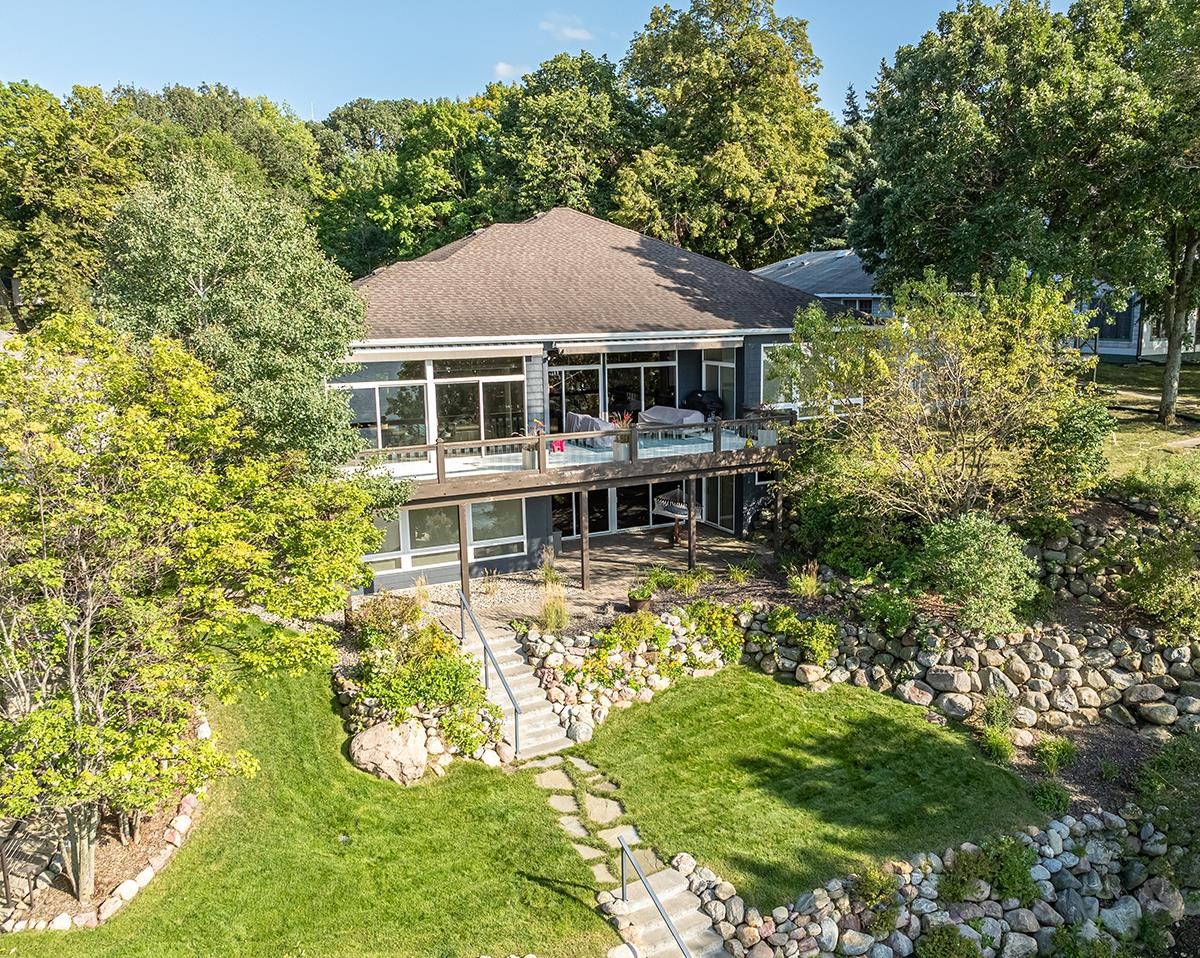3907 Lakeshore Drive, Okoboji, IA 51355 