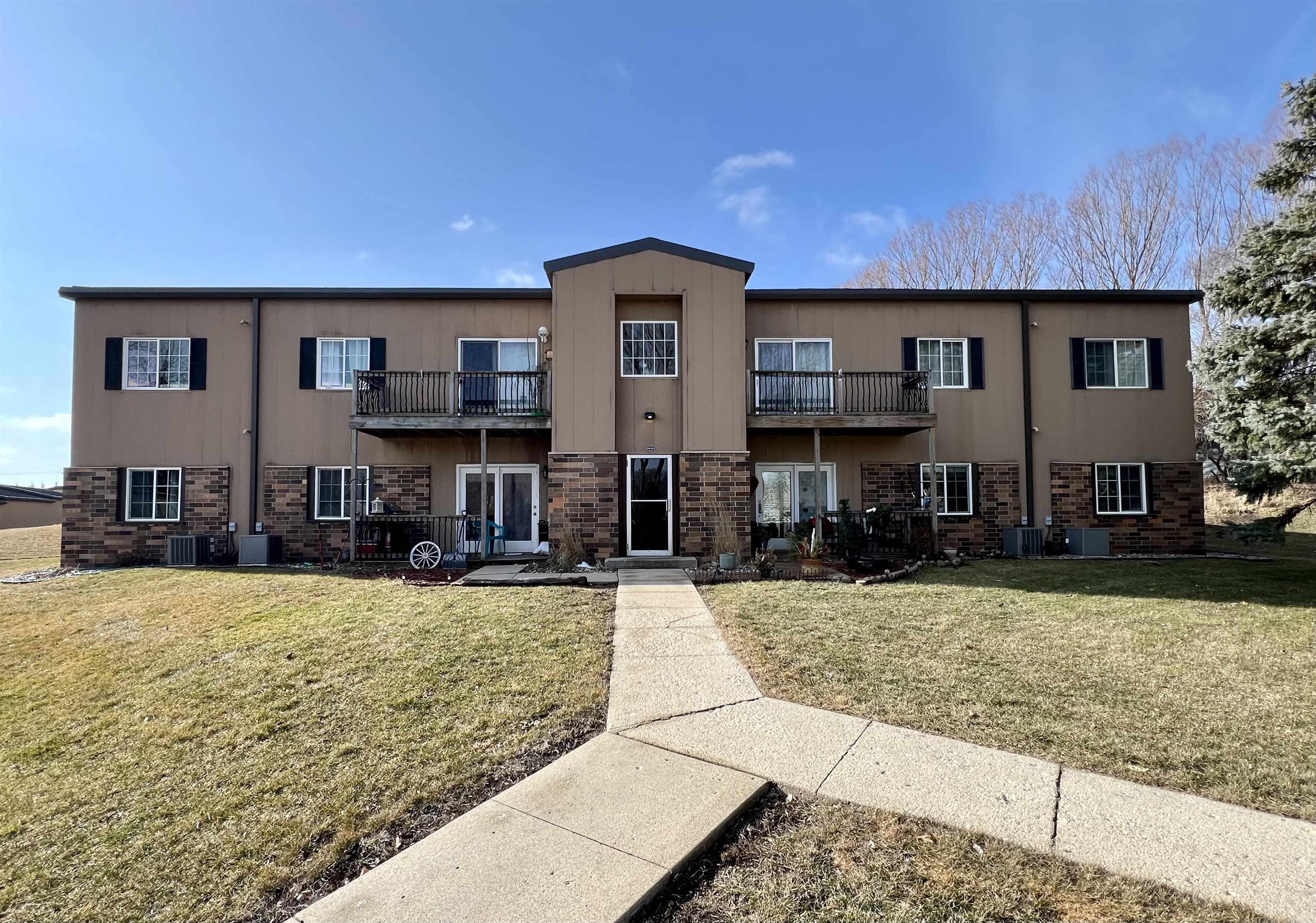 3 27th Street #210, Spirit Lake, IA 51360 