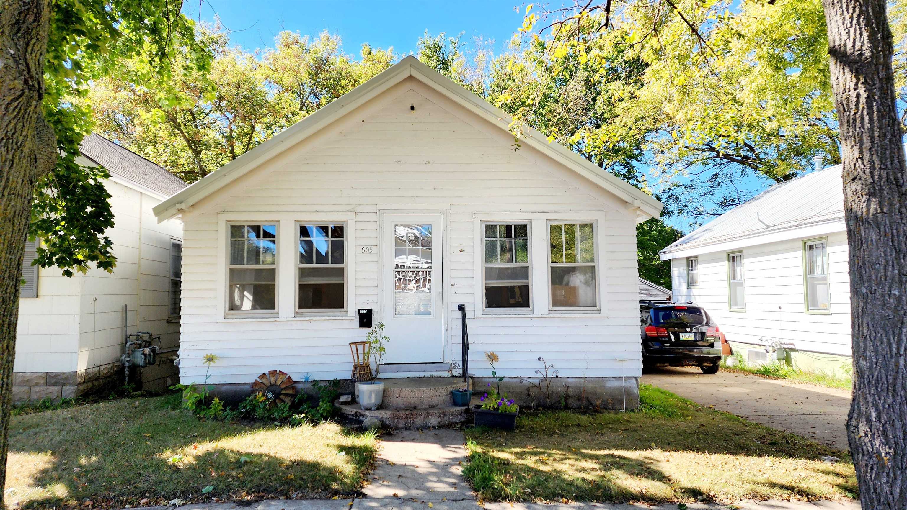 505 and 507 6th Street, Estherville, IA 51334 