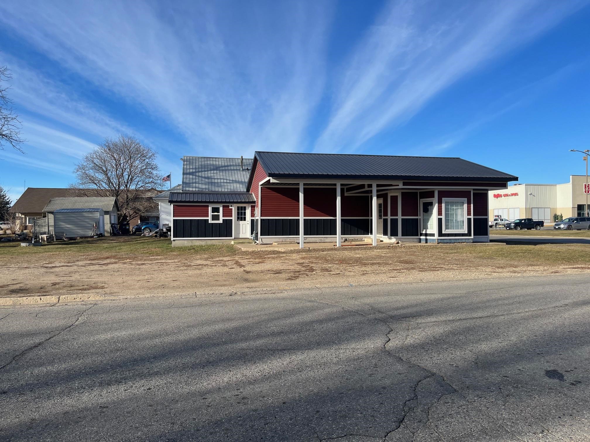 1226 Central Avenue, Estherville, IA 51334 