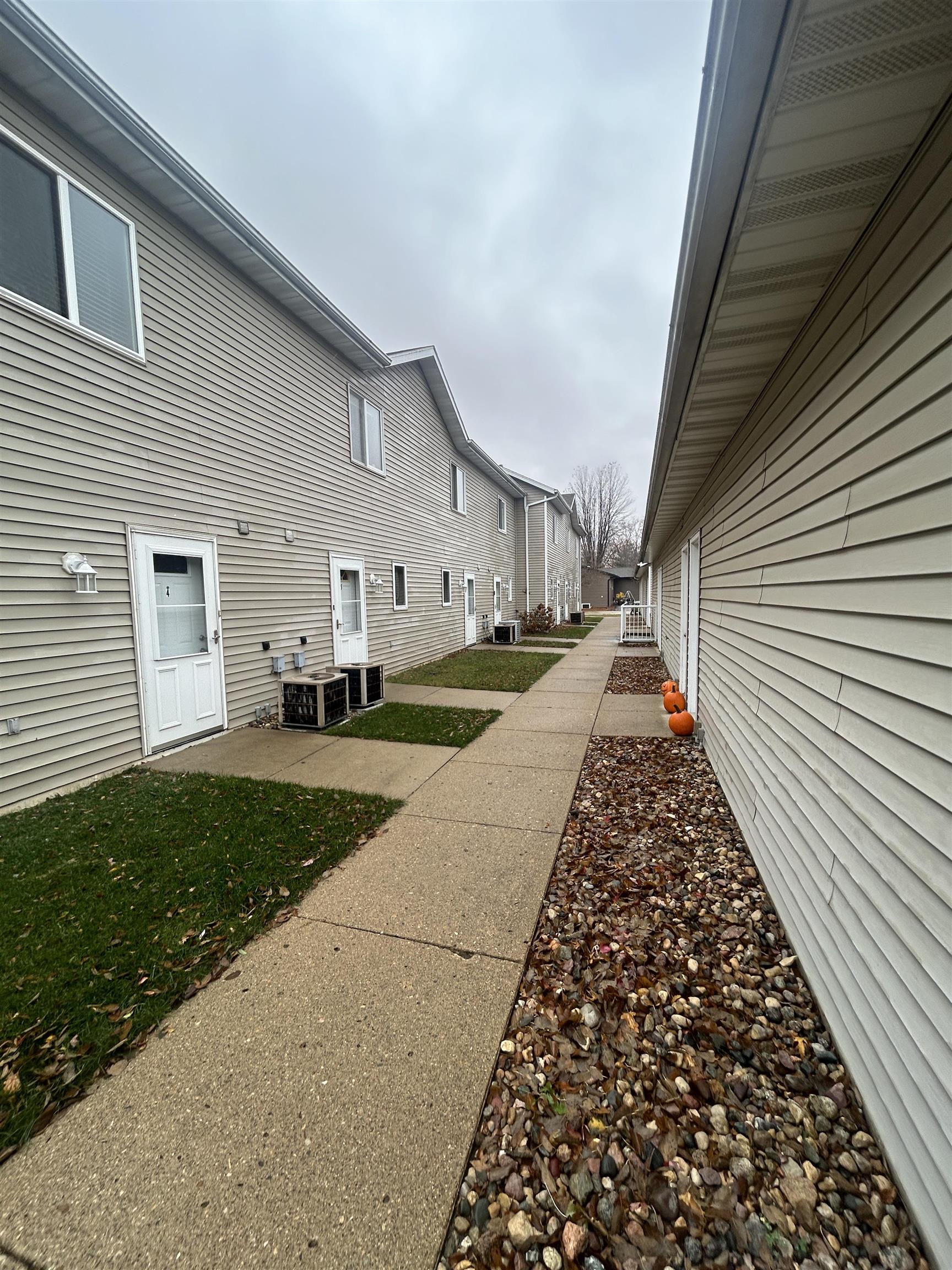 26 Westview Drive #5, Milford, IA 51351 