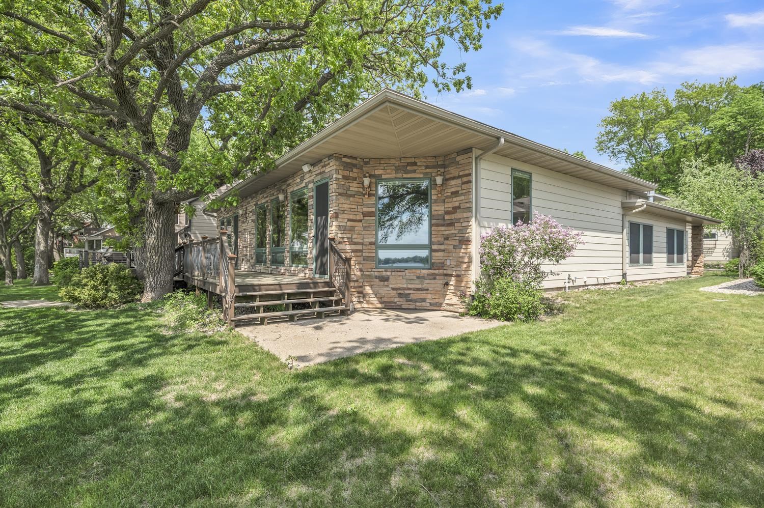 2513 1st Street, West Okoboji, IA 51351 