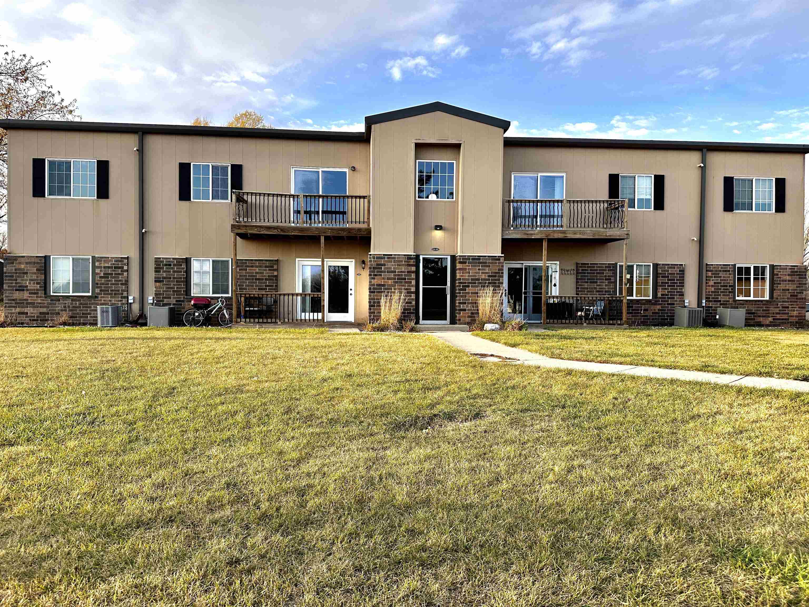 3 27th St #220, Spirit Lake, IA 51360 