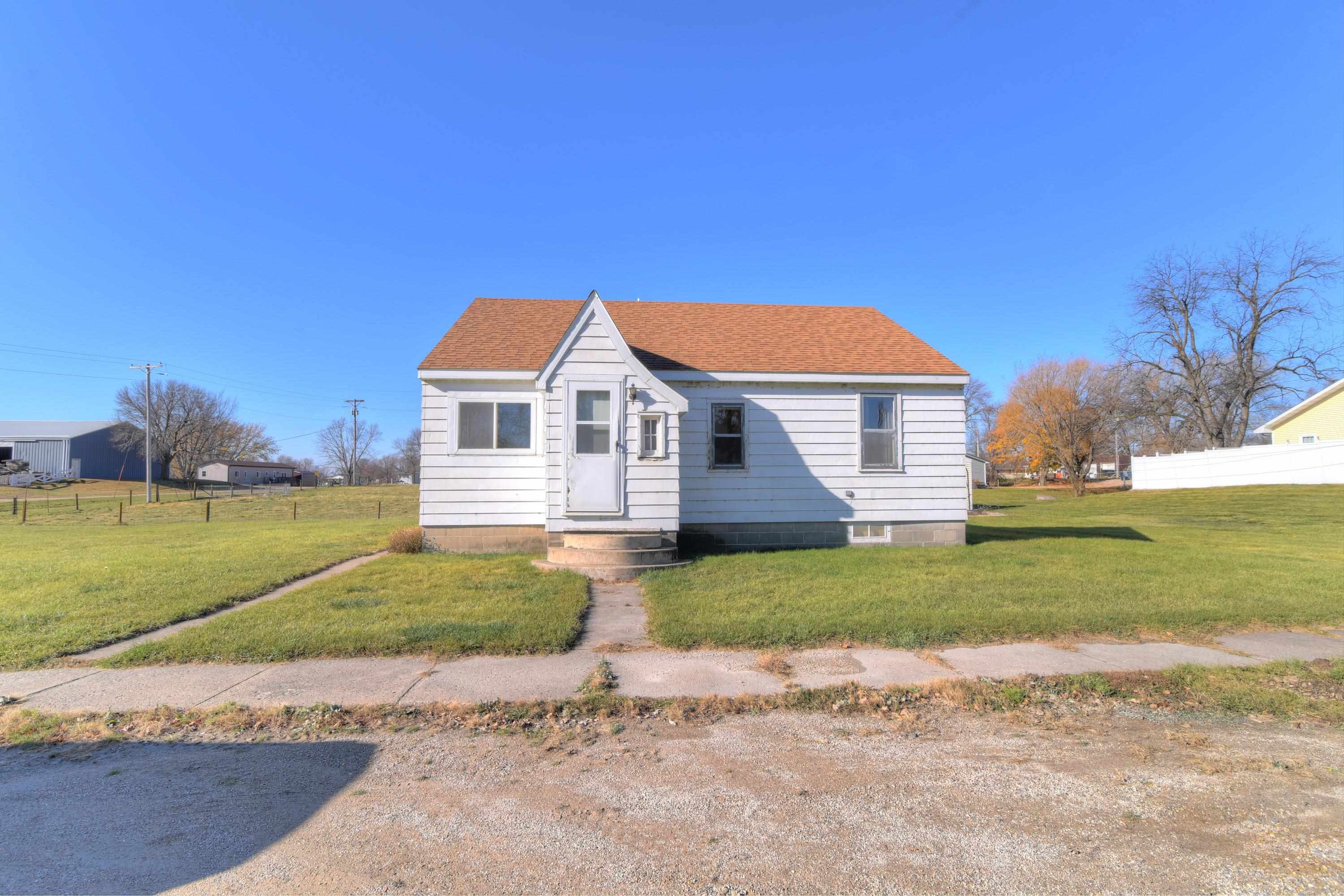 807 3rd Street, Armstrong, IA 50514 