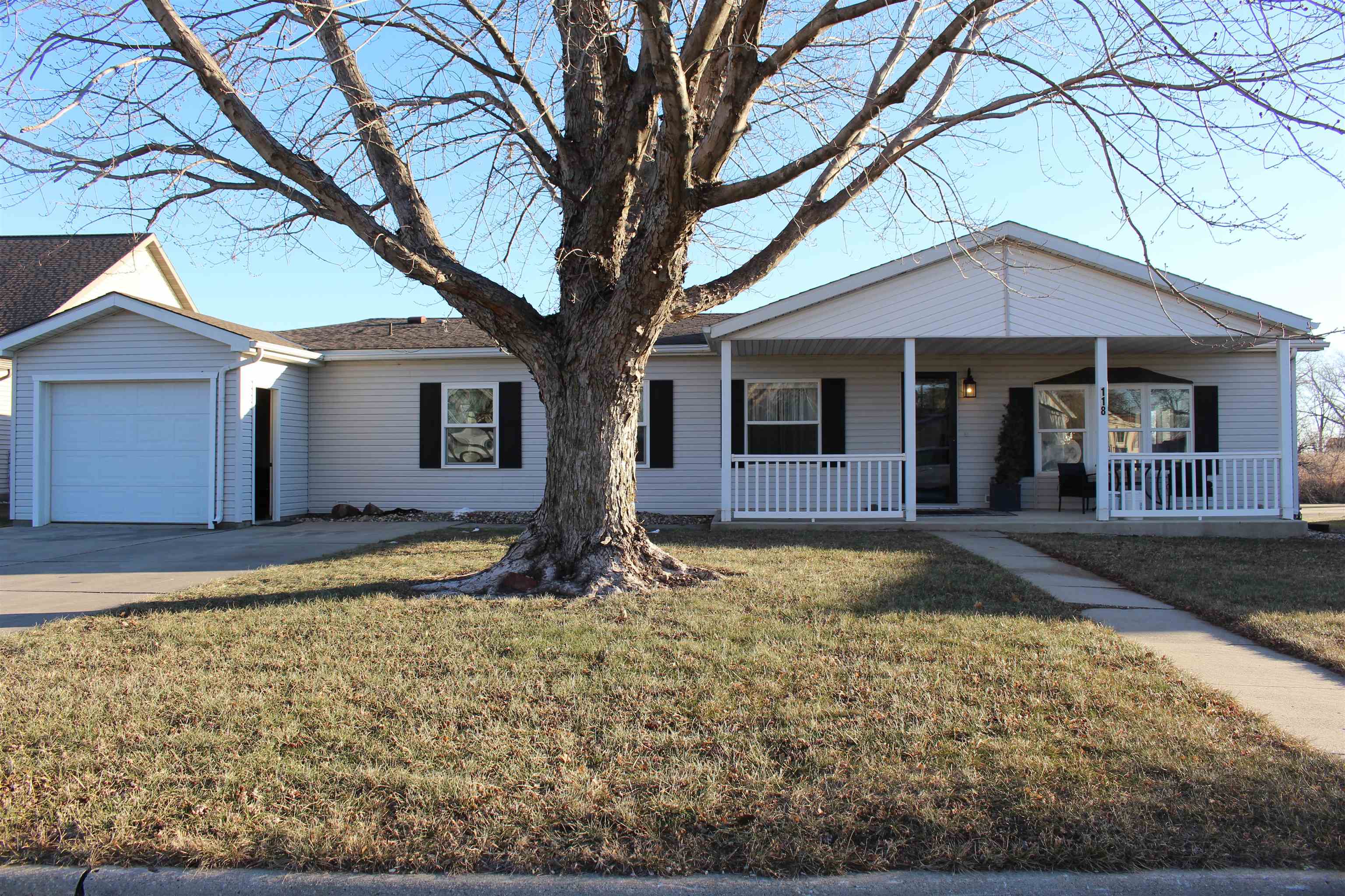 118 Harbor Drive, Lake View, IA 51450 