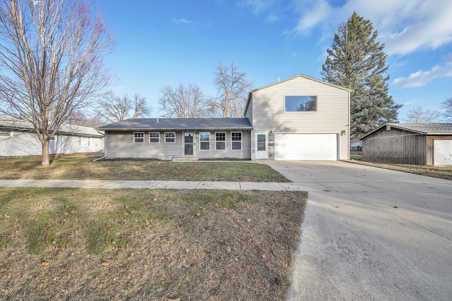 916 9th Avenue, Spencer, IA 51301 