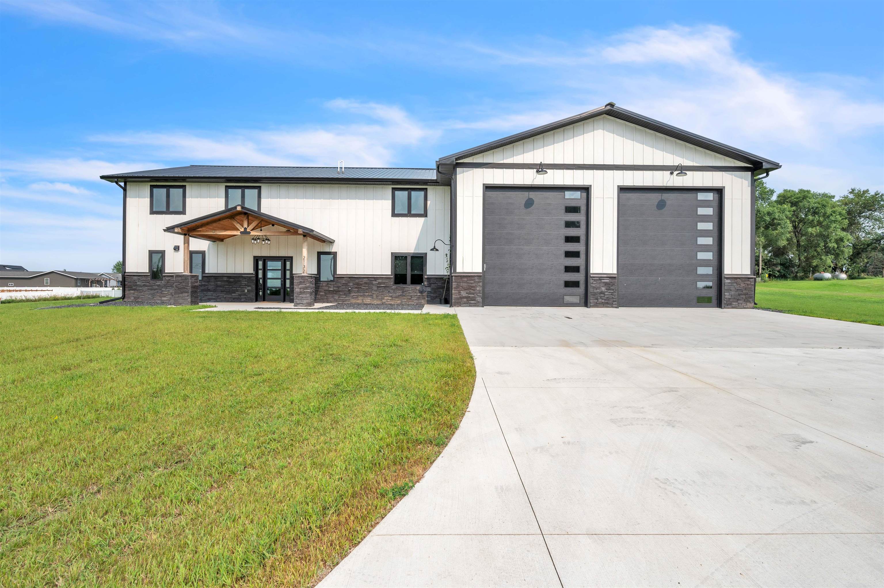 2132 230th Avenue, Milford, IA 51351 
